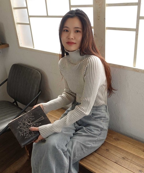 CORNERS（コーナーズ）の「プレーティングリブニットシームレスタートルプルオーバー（ニット/セーター・レディース・ベージュ系その他/テラコッタ/カーキ/グレイッシュベージュ/ブラック・M）」の11枚目の写真