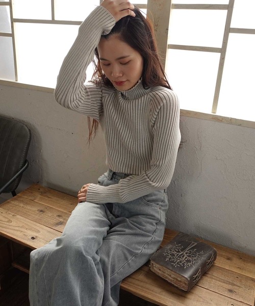 CORNERS（コーナーズ）の「プレーティングリブニットシームレスタートルプルオーバー（ニット/セーター・レディース・ベージュ系その他/テラコッタ/カーキ/グレイッシュベージュ/ブラック・M）」の10枚目の写真