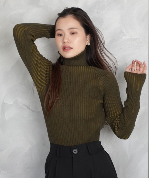 CORNERS（コーナーズ）の「プレーティングリブニットシームレスタートルプルオーバー（ニット/セーター・レディース・ベージュ系その他/テラコッタ/カーキ/グレイッシュベージュ/ブラック・M）」の18枚目の写真