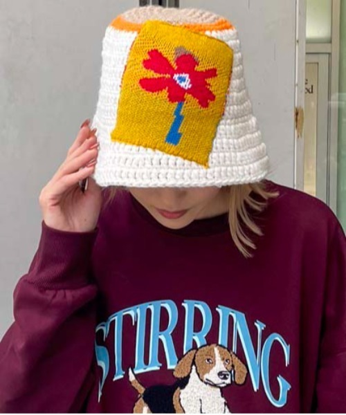 SPINNS（スピンズ）の「フラワーニットバケットハット（ハット・メンズ・オフホワイト/ブラック・ONESIZE）」の2枚目の写真