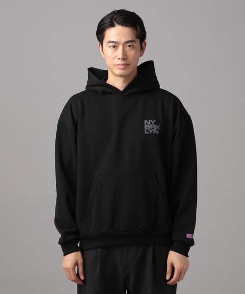 BAYFLOW（ベイフロー）の「URBANプリントスウェットフーディー（パーカー・メンズ・ブルー/アイボリー/ブラック・MEDIUM/LARGE）」の4枚目の写真