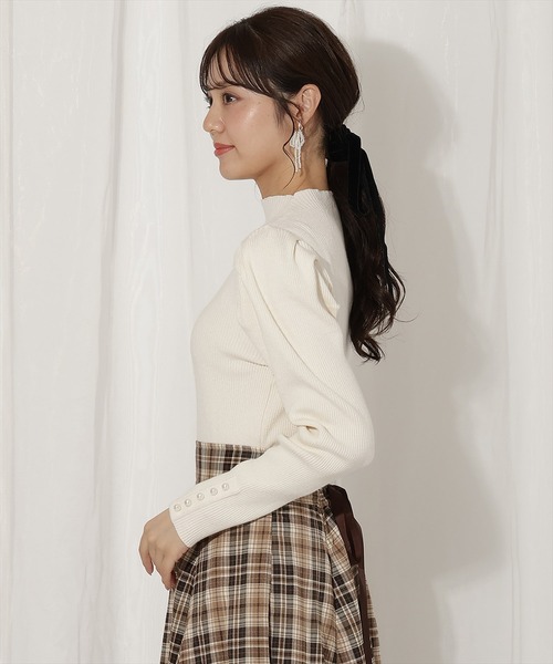 WILLSELECTION（ウィルセレクション）の「袖口パールボトルネックリブニット（ニット/セーター・レディース・ブラック/オフホワイト/ボルドー・FREE）」の5枚目の写真