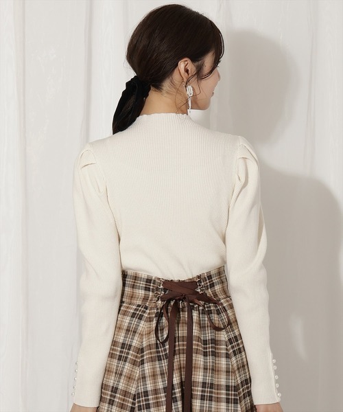 WILLSELECTION（ウィルセレクション）の「袖口パールボトルネックリブニット（ニット/セーター・レディース・ブラック/オフホワイト/ボルドー・FREE）」の6枚目の写真