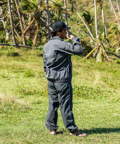 Quiksilver（クイックシルバー）の「QS RIDER PROOF JACKE /クイックシルバールーズフィットフロントジップジャケット（ブルゾン・メンズ・グレー/ブラック・SMALL/LARGE/MEDIUM/X-LARGE）」の8枚目の写真