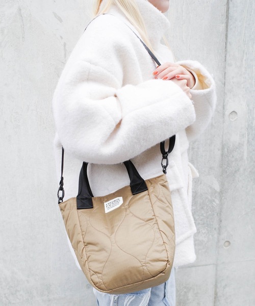 FREDRIK PACKERS(フレドリックパッカーズ)の「FREDRIK PACKERS /フレドリックパッカーズ / 70D MISSION TOTE QUILT(ショルダーバッグ・レディース・ベージュ/ブラック・ONESIZE)」の11枚目の写真