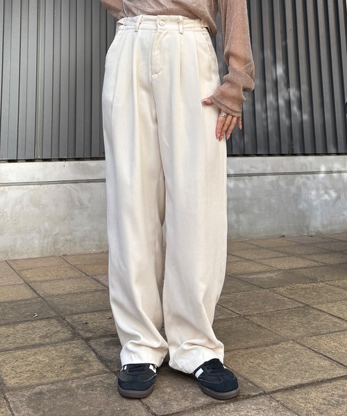 ISOOK（アイスー）の「【ISOOK / アイスー】2タックグルカパンツ / ストレート ハイウエスト スラックス チノパン ロング ベージュ アイボリー ブラック ZOZOTOWN限定（チノパンツ・レディース・ベージュ/アイボリー/ブラック・FREE）」の2枚目の写真