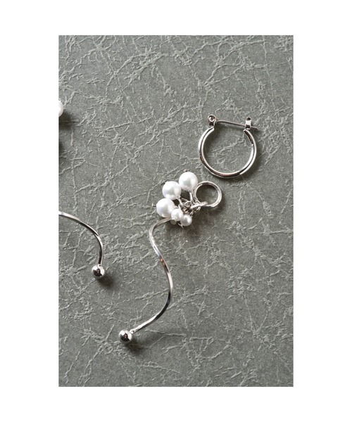 tone(トーン)の「【Astyle】2wayパールチタンフープピアス(MA)(ピアス(両耳用)・レディース・シルバー・FREE)」の2枚目の写真