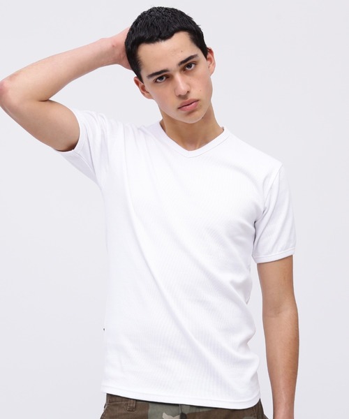 AVIREX(アヴィレックス)の「《DAILY/デイリー》RIB SHORT SLEEVE V-NECK T-SHIRT / デイリーウェア リブ 半袖 Vネック Tシャツ / AVIREX / アヴィレックス(Tシャツ/カットソー・メンズ・チャコール/ロイヤルブルー/ホワイト/ブラック/オリーブ/グレー・SMALL/MEDIUM/LARGE/X-LARGE/X-SMALL)」の2枚目の写真