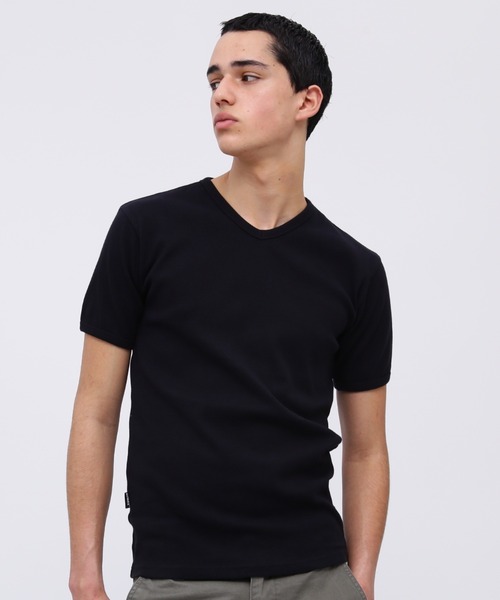 AVIREX(アヴィレックス)の「《DAILY/デイリー》RIB SHORT SLEEVE V-NECK T-SHIRT / デイリーウェア リブ 半袖 Vネック Tシャツ / AVIREX / アヴィレックス(Tシャツ/カットソー・メンズ・チャコール/ロイヤルブルー/ホワイト/ブラック/オリーブ/グレー・SMALL/MEDIUM/LARGE/X-LARGE/X-SMALL)」の1枚目の写真