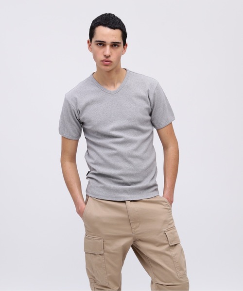 AVIREX(アヴィレックス)の「《DAILY/デイリー》RIB SHORT SLEEVE V-NECK T-SHIRT / デイリーウェア リブ 半袖 Vネック Tシャツ / AVIREX / アヴィレックス(Tシャツ/カットソー・メンズ・チャコール/ロイヤルブルー/ホワイト/ブラック/オリーブ/グレー・SMALL/MEDIUM/LARGE/X-LARGE/X-SMALL)」の20枚目の写真