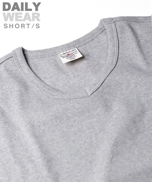 AVIREX(アヴィレックス)の「《DAILY/デイリー》RIB SHORT SLEEVE V-NECK T-SHIRT / デイリーウェア リブ 半袖 Vネック Tシャツ / AVIREX / アヴィレックス(Tシャツ/カットソー・メンズ・チャコール/ロイヤルブルー/ホワイト/ブラック/オリーブ/グレー・SMALL/MEDIUM/LARGE/X-LARGE/X-SMALL)」の22枚目の写真