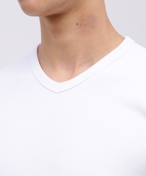 AVIREX(アヴィレックス)の「《DAILY/デイリー》RIB SHORT SLEEVE V-NECK T-SHIRT / デイリーウェア リブ 半袖 Vネック Tシャツ / AVIREX / アヴィレックス(Tシャツ/カットソー・メンズ・チャコール/ロイヤルブルー/ホワイト/ブラック/オリーブ/グレー・SMALL/MEDIUM/LARGE/X-LARGE/X-SMALL)」の11枚目の写真