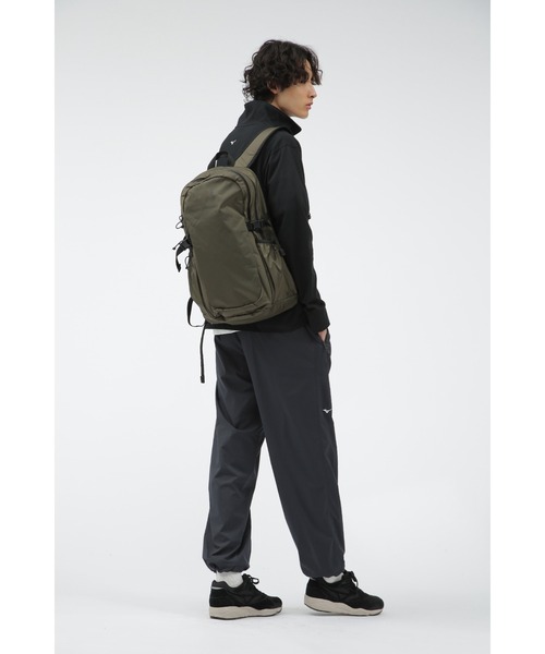 MARGARET HOWELL（マーガレットハウエル）の「STRETCH NYLON MICRO RIP STOP（その他パンツ・メンズ・ネイビー系1・SMALL/LARGE）」の2枚目の写真