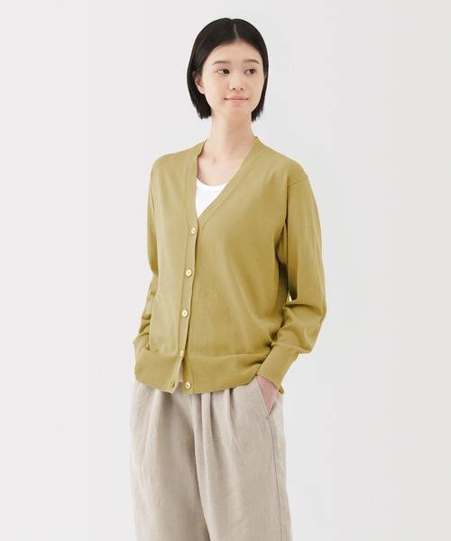無印良品（ムジルシリョウヒン）の「婦人　ＵＶカットライトニットＶネックカーディガン（カーディガン/ボレロ・レディース・ホワイト/ライトグレー/ライトブルー/ブラック/ブラウン/ライトイエロー/ライトピンク・S/M/L/XL）」の6枚目の写真