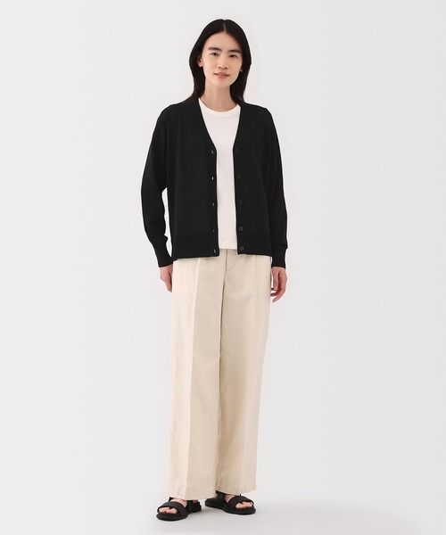 無印良品（ムジルシリョウヒン）の「婦人　ＵＶカットライトニットＶネックカーディガン（カーディガン/ボレロ・レディース・ホワイト/ライトグレー/ライトブルー/ブラック/ブラウン/ライトイエロー/ライトピンク・S/M/L/XL）」の13枚目の写真