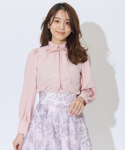 SWINGLE（スウィングル）の「フリルハイネックナローリボンブラウス（シャツ/ブラウス・レディース・ブラック/ライトベージュ/ピンク・FREE）」の3枚目の写真