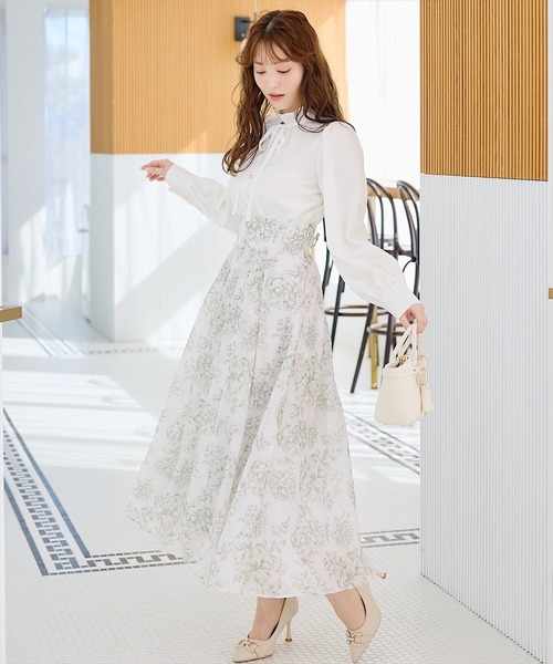 SWINGLE（スウィングル）の「フリルハイネックナローリボンブラウス（シャツ/ブラウス・レディース・ブラック/ライトベージュ/ピンク・FREE）」の5枚目の写真