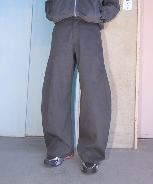 NVRFRGT（ネヴァーフォーゲット）の「CURVED LEG UTILITY TROUSERS
