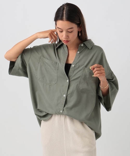 BAYFLOW（ベイフロー）の「[簡単ブラウジング]2WAYスタンダード半袖シャツ（シャツ/ブラウス・レディース・グレイッシュベージュ/オフホワイト/チャコール/オレンジ/ボルドー/ブルー/カーキ/ダークブラウン/ラベンダー/ネイビー・FREE）」の6枚目の写真