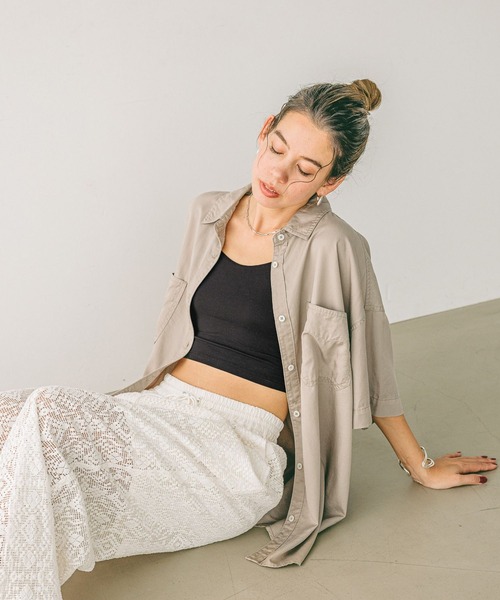 BAYFLOW（ベイフロー）の「[簡単ブラウジング]2WAYスタンダード半袖シャツ（シャツ/ブラウス・レディース・グレイッシュベージュ/オフホワイト/チャコール/オレンジ/ボルドー/ブルー/カーキ/ダークブラウン/ラベンダー/ネイビー・FREE）」の5枚目の写真