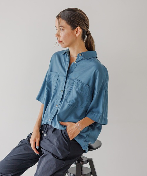 BAYFLOW（ベイフロー）の「[簡単ブラウジング]2WAYスタンダード半袖シャツ（シャツ/ブラウス・レディース・グレイッシュベージュ/オフホワイト/チャコール/オレンジ/ボルドー/ブルー/カーキ/ダークブラウン/ラベンダー/ネイビー・FREE）」の7枚目の写真