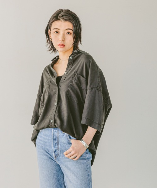 BAYFLOW（ベイフロー）の「[簡単ブラウジング]2WAYスタンダード半袖シャツ（シャツ/ブラウス・レディース・グレイッシュベージュ/オフホワイト/チャコール/オレンジ/ボルドー/ブルー/カーキ/ダークブラウン/ラベンダー/ネイビー・FREE）」の3枚目の写真