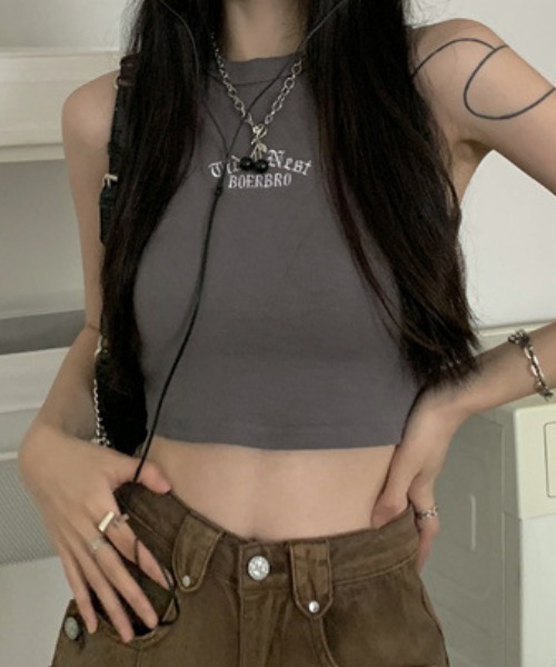 lilful（リルフル）の「フロントレタリングロゴ ショートタンクトップ（タンクトップ・レディース・カーキ/チャコール/ブラウン/グレー/ブラック/ホワイト・M/S）」の21枚目の写真