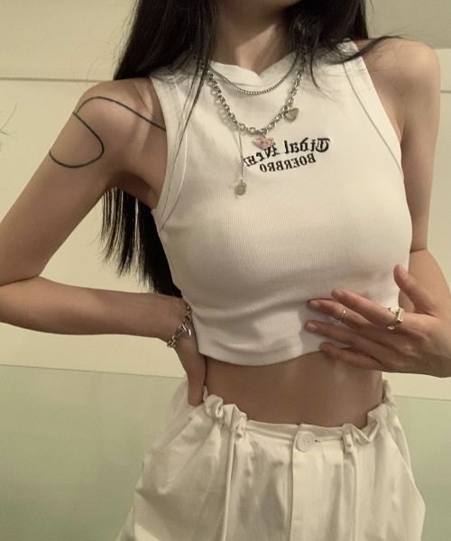 lilful（リルフル）の「フロントレタリングロゴ ショートタンクトップ（タンクトップ・レディース・カーキ/チャコール/ブラウン/グレー/ブラック/ホワイト・M/S）」の13枚目の写真