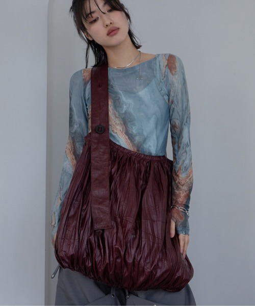 Urban Outfitters☆ ヴィーガンレザー・ショルダーバッグ ワッシャー加工ヴィーガンレザーショルダーバッグ（ショルダー