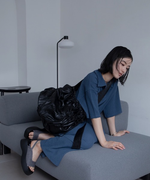 VACANCY（ヴァカンシー）の「ワッシャー加工ヴィーガンレザーショルダーバッグ（ショルダーバッグ・レディース・レッド/ブラック・FREE）」の14枚目の写真