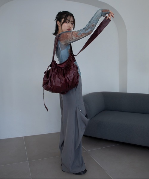 VACANCY（ヴァカンシー）の「ワッシャー加工ヴィーガンレザーショルダーバッグ（ショルダーバッグ・レディース・レッド/ブラック・FREE）」の20枚目の写真