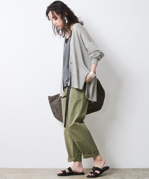 CHIC STYLE（シックスタイル）の「綿レーヨンハイツイストVネックニットカーディガン＜大きいサイズ有＞シックスタイル（カーディガン/ボレロ・レディース・グレー/ブラウン/ブラック・L/M/5L/4L/3L/LL）」の7枚目の写真