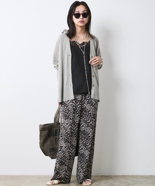 CHIC STYLE（シックスタイル）の「綿レーヨンハイツイストVネックニットカーディガン＜大きいサイズ有＞シックスタイル（カーディガン/ボレロ・レディース・グレー/ブラウン/ブラック・L/M/5L/4L/3L/LL）」の20枚目の写真