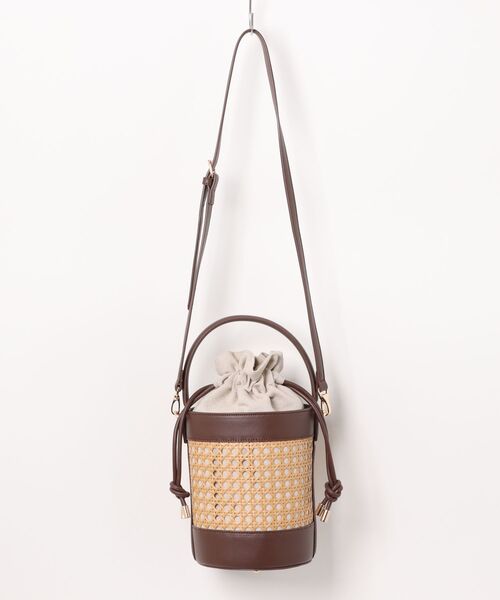 SHE HER HER HERS（シーハーハーハーズ）の「バンブー切替バケットドロストバッグ（ショルダーバッグ・レディース・ブラック/グレイッシュベージュ/ブラウン・FREE）」の2枚目の写真