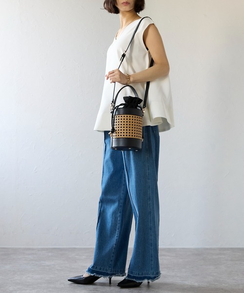 SHE HER HER HERS（シーハーハーハーズ）の「バンブー切替バケットドロストバッグ（ショルダーバッグ・レディース・ブラック/グレイッシュベージュ/ブラウン・FREE）」の10枚目の写真