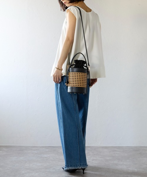 SHE HER HER HERS（シーハーハーハーズ）の「バンブー切替バケットドロストバッグ（ショルダーバッグ・レディース・ブラック/グレイッシュベージュ/ブラウン・FREE）」の11枚目の写真