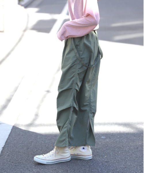 Right-on（ライトオン）の「【HONEYSUCKLE ROSE】ナイロンジャンスカ（スカート・レディース・カーキブラウン/ブラック・M/L）」の5枚目の写真