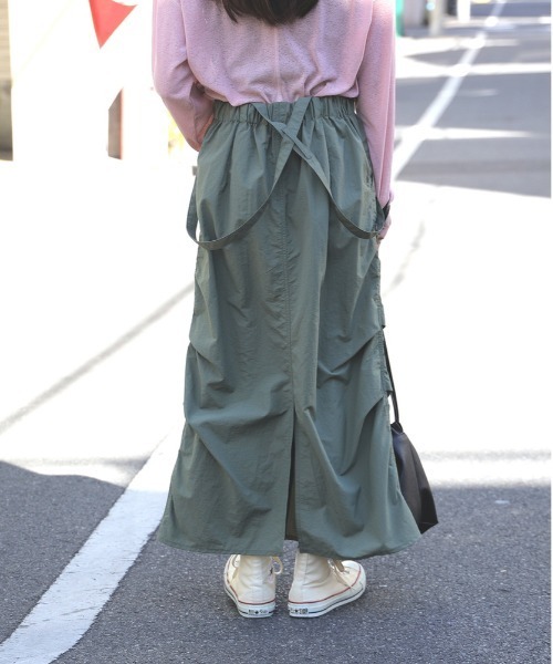 Right-on（ライトオン）の「【HONEYSUCKLE ROSE】ナイロンジャンスカ（スカート・レディース・カーキブラウン/ブラック・M/L）」の6枚目の写真