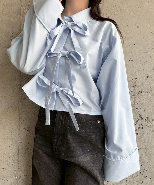 merrylatte(メリーラテ)の「リボンショート丈シャツ(シャツ/ブラウス・レディース・ブルー/ホワイト・FREE)」の3枚目の写真