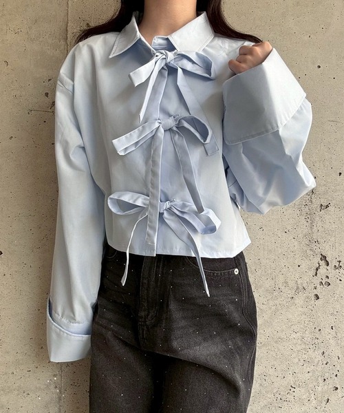 merrylatte(メリーラテ)の「リボンショート丈シャツ(シャツ/ブラウス・レディース・ブルー/ホワイト・FREE)」の5枚目の写真