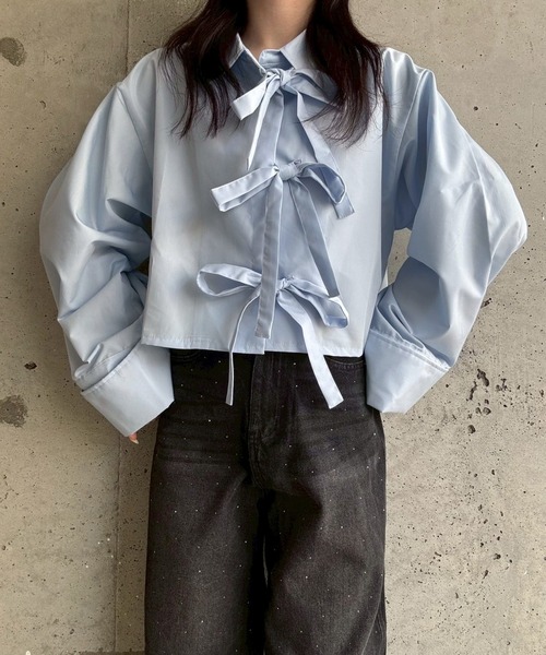 merrylatte(メリーラテ)の「リボンショート丈シャツ(シャツ/ブラウス・レディース・ブルー/ホワイト・FREE)」の9枚目の写真
