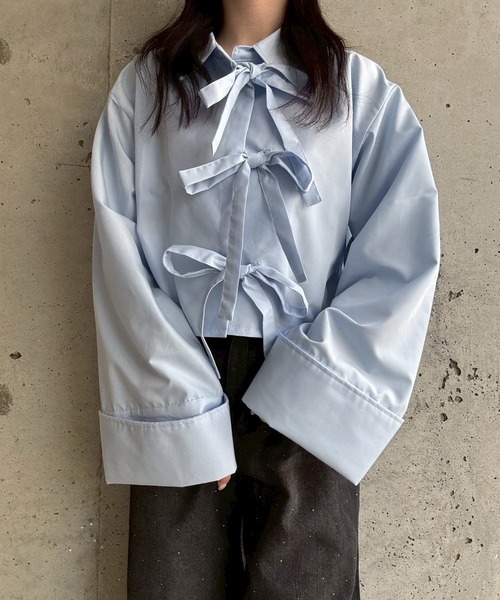 merrylatte(メリーラテ)の「リボンショート丈シャツ(シャツ/ブラウス・レディース・ブルー/ホワイト・FREE)」の11枚目の写真