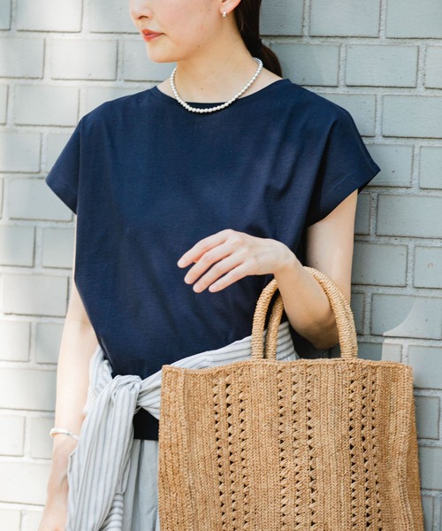 URBAN RESEARCH(アーバンリサーチ)の「スーピマコットンボートネックカットソー(Tシャツ/カットソー・レディース・ホワイト/グレー系その他/ネイビー・FREE)」の3枚目の写真