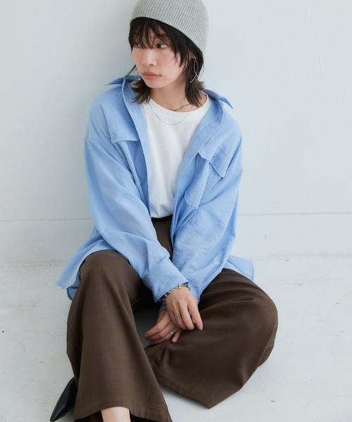 SMILE LAND（スマイルランド）の「＜大きいサイズ＞【美極シャツ】ダブルポケットニューノーマルシャツ（シャツ/ブラウス・レディース・ベージュ/サーモンピンク/チャコール/サックスブルー・3L/LL/L/5L/4L）」の4枚目の写真