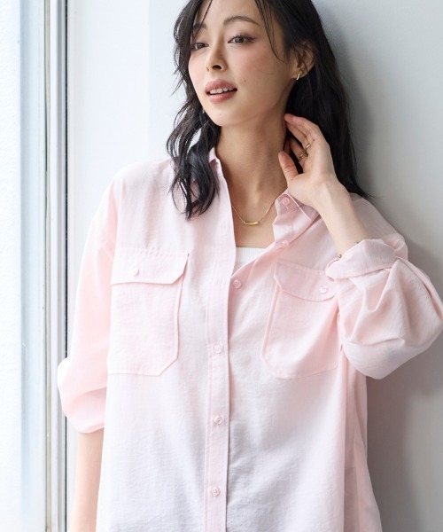 SMILE LAND（スマイルランド）の「＜大きいサイズ＞【美極シャツ】ダブルポケットニューノーマルシャツ（シャツ/ブラウス・レディース・ベージュ/サーモンピンク/チャコール/サックスブルー・3L/LL/L/5L/4L）」の5枚目の写真