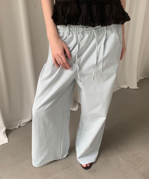 chuclla(チュクラ)の「【LONSLAN】ライトデニムライク イージーワイドパンツ CHLONW25s034(その他パンツ・レディース・ライトブルー/ブラック・S/M)」の2枚目の写真