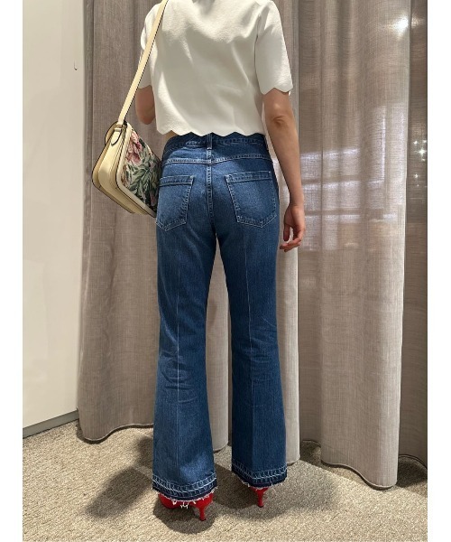 ESTNATION(エストネーション)の「ESTNATION / フレアデニムパンツ(デニムパンツ・レディース・ブルー・38/36/34)」の2枚目の写真