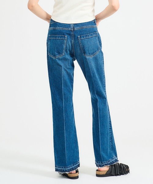 ESTNATION(エストネーション)の「ESTNATION / フレアデニムパンツ(デニムパンツ・レディース・ブルー・38/36/34)」の13枚目の写真