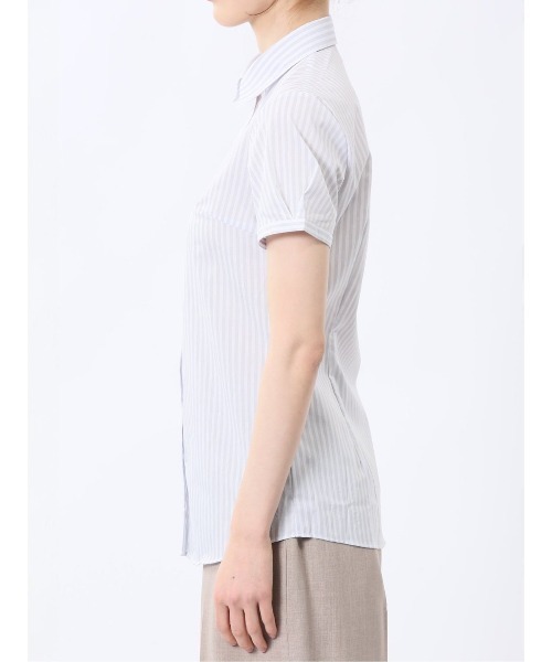 m.f.editorial（エムエフエディトリアル）の「【ストレッチ 形態安定 透け防止 UVカット】m.f.エディトリアル レディース スキッパーカラー 半袖 ブラウス（ビジネスシャツ・レディース・グレー・MEDIUM/LARGE）」の14枚目の写真