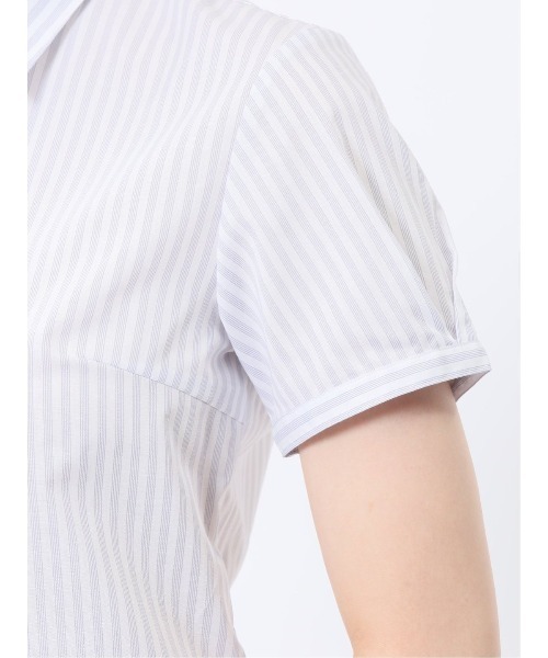 m.f.editorial（エムエフエディトリアル）の「【ストレッチ 形態安定 透け防止 UVカット】m.f.エディトリアル レディース スキッパーカラー 半袖 ブラウス（ビジネスシャツ・レディース・グレー・MEDIUM/LARGE）」の9枚目の写真